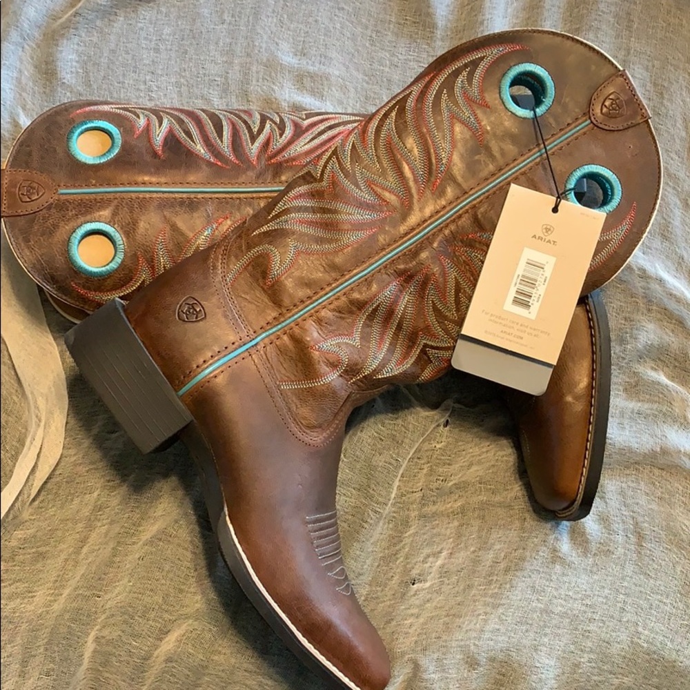 BRAND NEW! Women’s Ariat Size 8 Sassy Brown Boots
